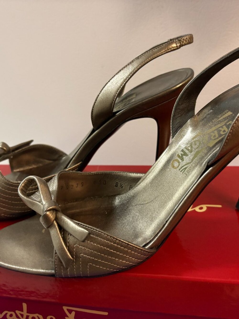 Salvatore Ferragamo Sheffield Metallic Slingback Sandals 8.5B - Picture 6 of 11